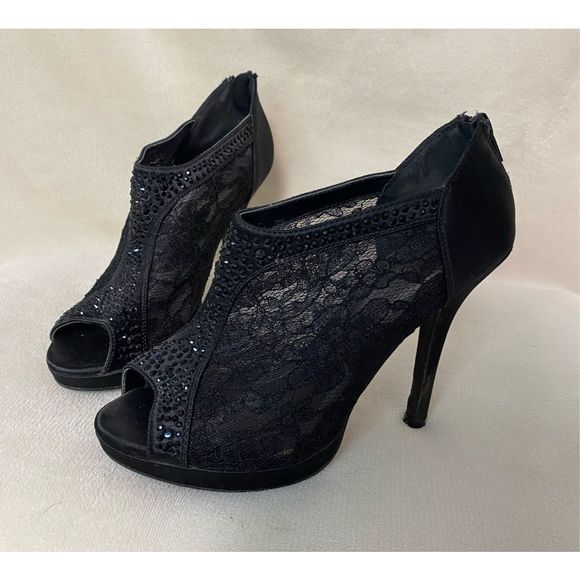 Beautiful RARE Heels - Picture 4 of 10